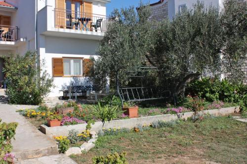 Apartments By The Sea Vodice - 5807