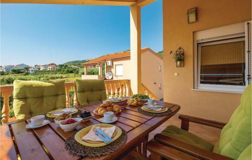 Three-bedroom Apartment Barbat With Sea View 01