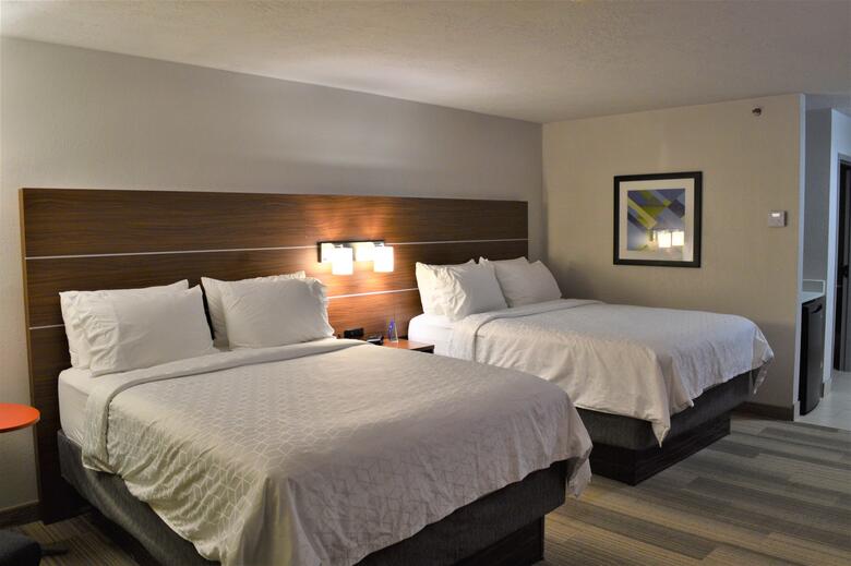 Holiday Inn Express Hotel & Suites Batesville