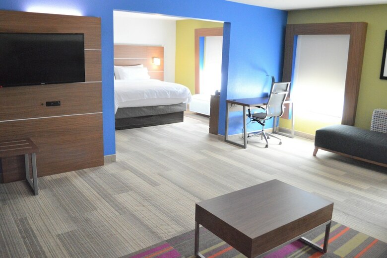 Holiday Inn Express Hotel & Suites Batesville