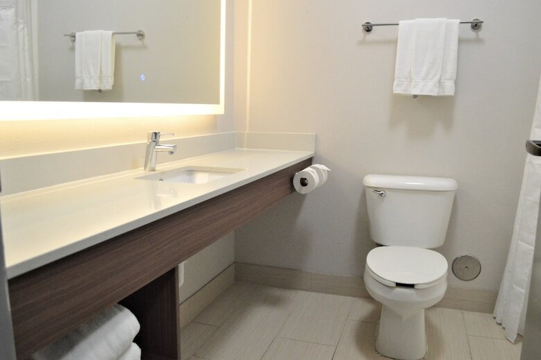 Holiday Inn Express Hotel & Suites Batesville