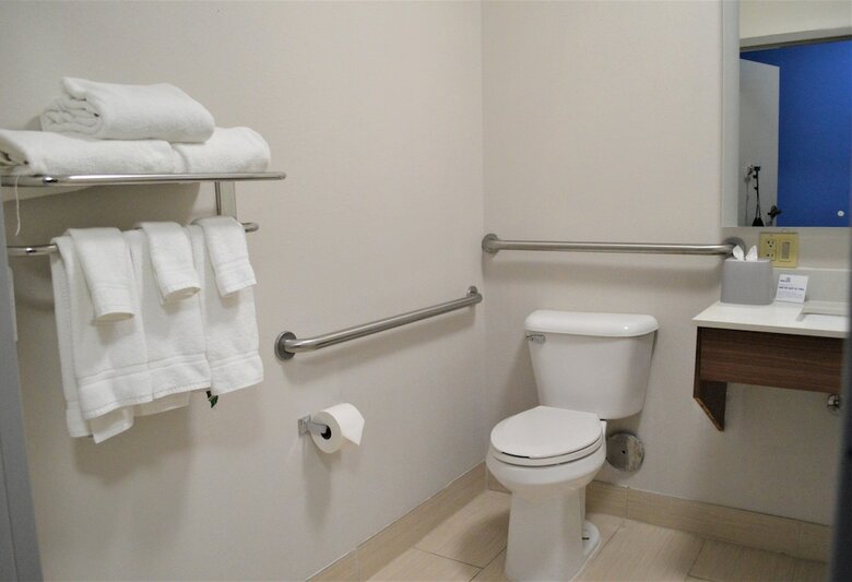 Holiday Inn Express Hotel & Suites Batesville