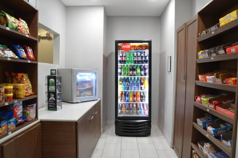 Holiday Inn Express Hotel & Suites Batesville