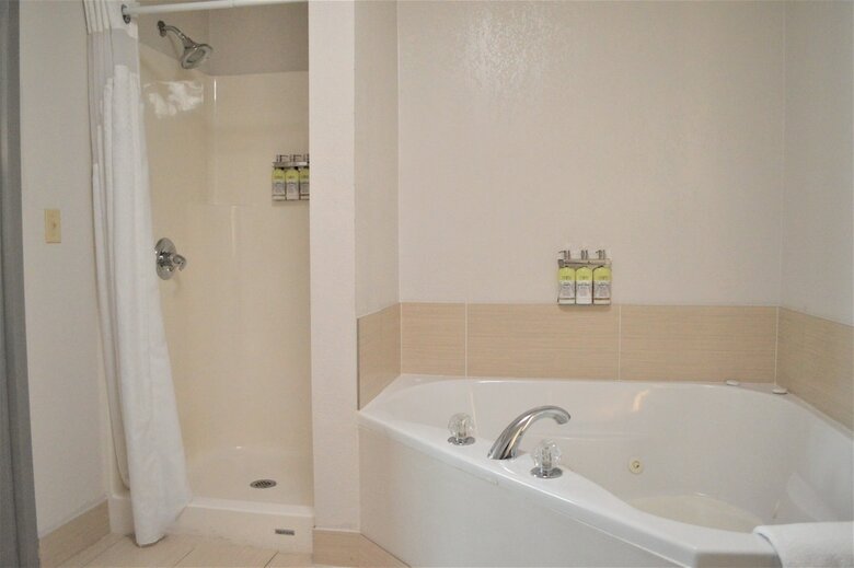 Holiday Inn Express Hotel & Suites Batesville