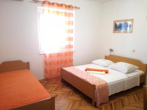 Apartments With A Parking Space Omis - 5246