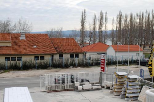 Apartments With A Parking Space Omis - 5246