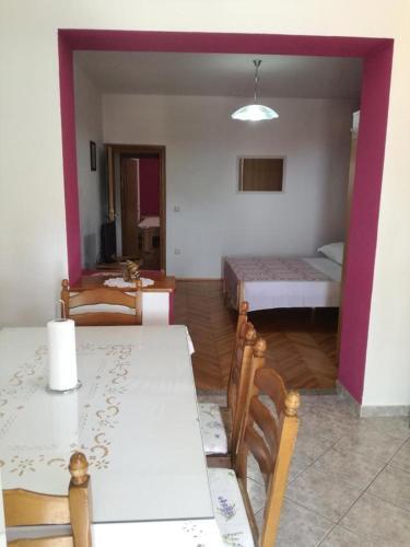 Apartments With A Parking Space Omis - 5246