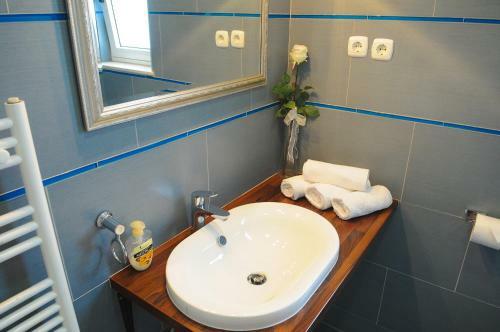 Holiday Apartments & Rooms