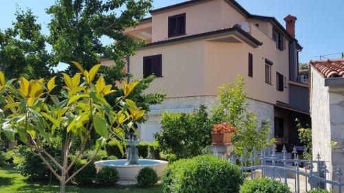 Ginkgo Apartments