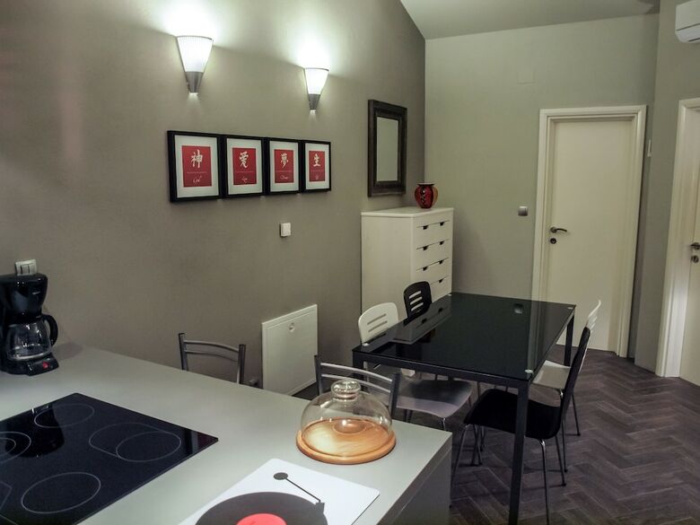 Apartments Macaklin