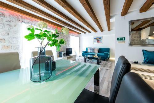 Apartment 4 You