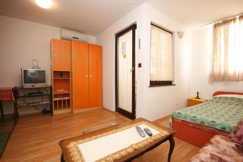 Apartments With A Parking Space Mareda (novigrad) - 7100