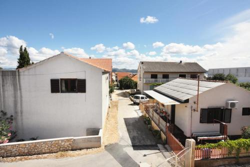 Apartments With A Parking Space Murter - 5084
