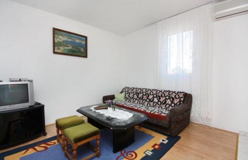 Apartments With A Parking Space Murter - 5084