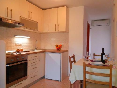 Apartments With A Parking Space Jelsa (hvar) - 8713