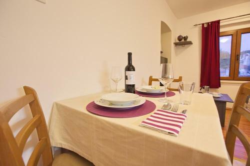 Apartments With A Parking Space Jelsa (hvar) - 8713