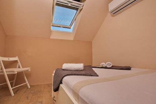 Apartments With A Parking Space Jelsa (hvar) - 8713