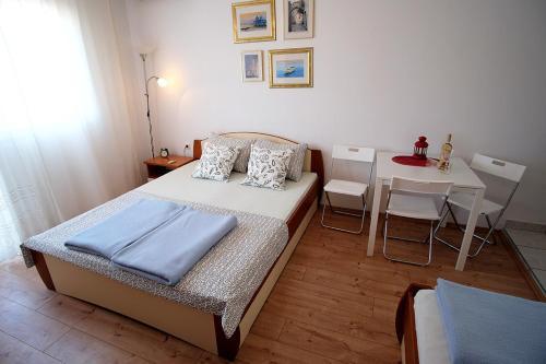 Studio Apartments Shanti