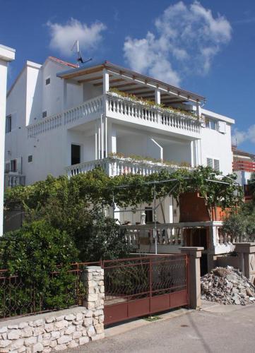 Hostal Apartments With A Parking Space Vodice - 2995