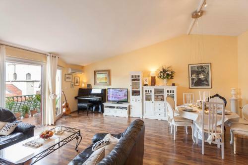 Deluxe Apartment Mareno