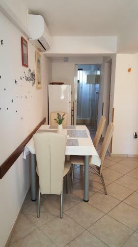 Apartments Lovre