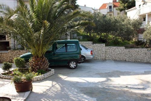 Apartment Slatine 4871b