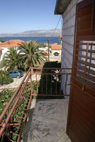Apartments With A Parking Space Supetar (brac) - 2840