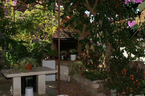 Apartments With A Parking Space Supetar (brac) - 2840