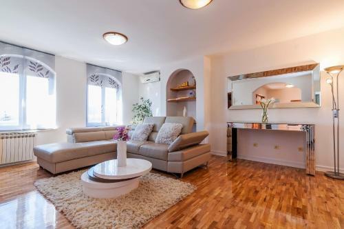 Apartments An?elo