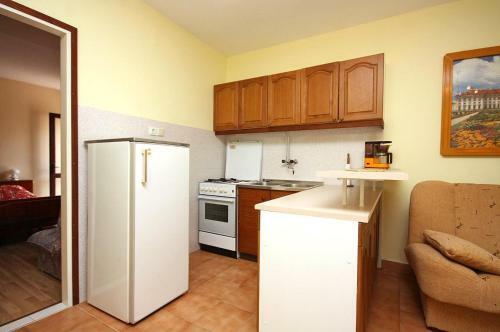 Apartments With A Parking Space Kampor (rab) - 5000
