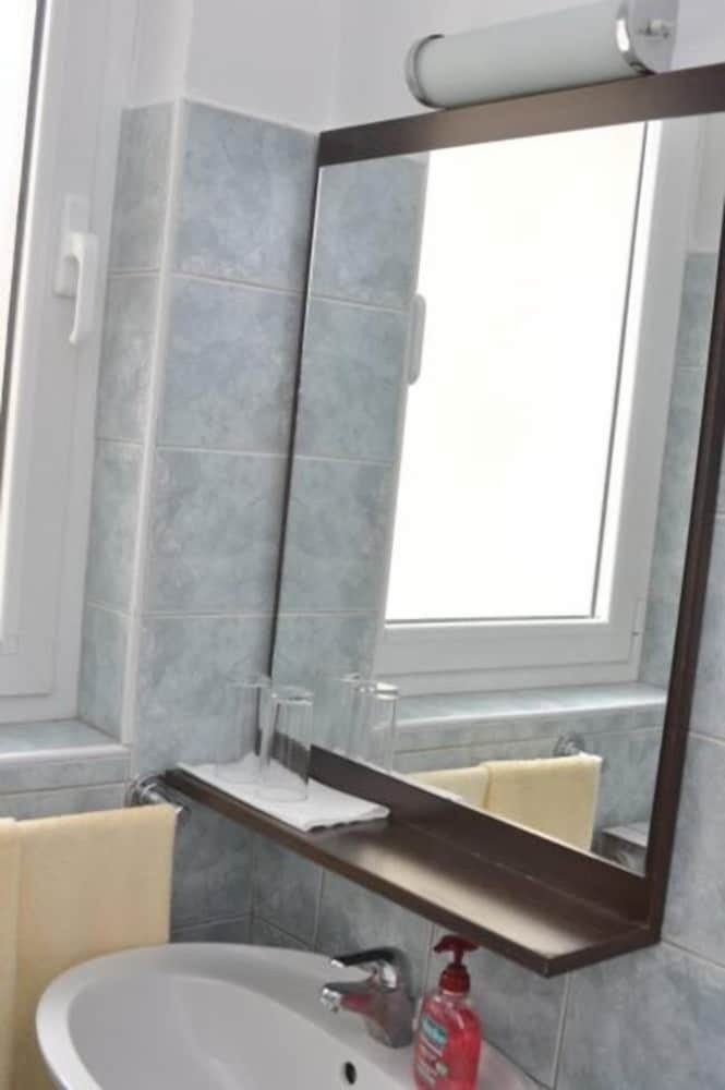 Hostal Rooms Lara