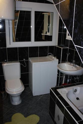 Hostal Apartments By The Sea Makarska - 11224