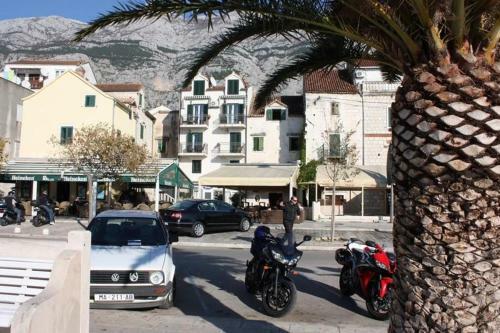 Hostal Apartments By The Sea Makarska - 11224