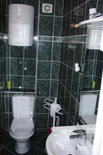 Hostal Apartments By The Sea Makarska - 11224
