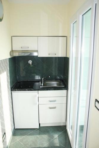 Hostal Apartments By The Sea Makarska - 11224