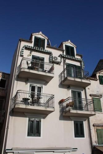 Hostal Apartments By The Sea Makarska - 11224