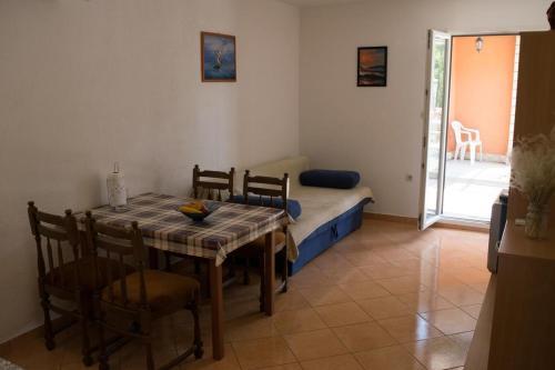 Apartment Lokva Rogoznica 6005b