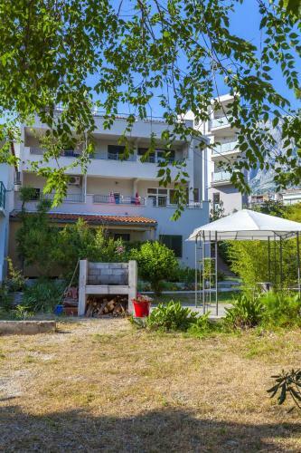 Hostal Meri Apartments - Monia Puharic