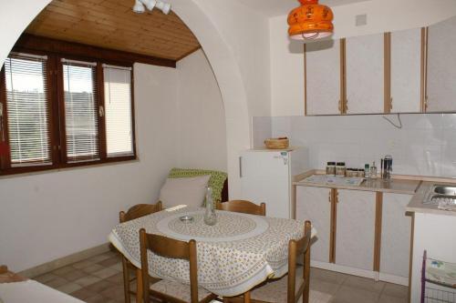 Apartments With A Parking Space Supetar (brac) - 2848