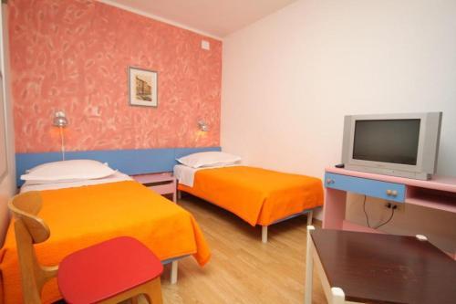Apartments By The Sea Tucepi (makarska) - 6806