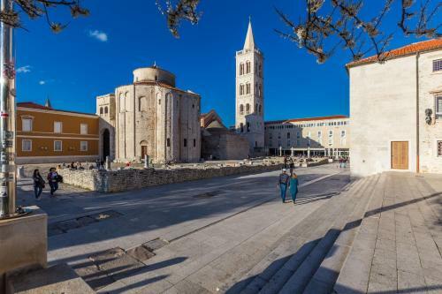Waterfront Sunset Apartments
