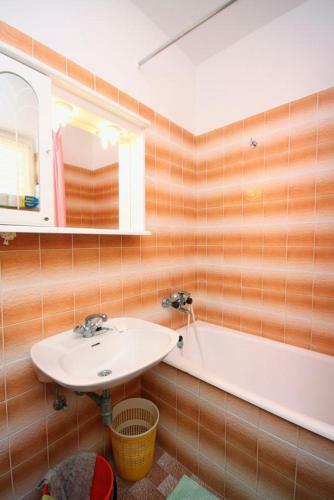 Apartment Banjol 4976b
