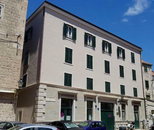Split Promenade Apartments