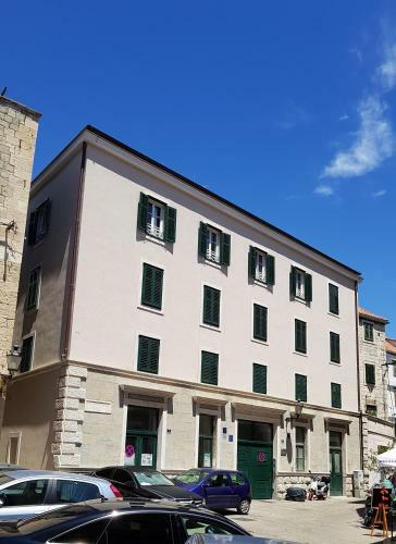 Split Promenade Apartments