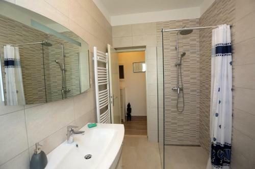 Apartments With A Parking Space Supetar (brac) - 5385
