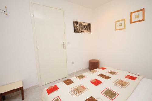 Apartments With A Parking Space Supetar (brac) - 5385