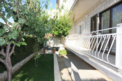 Apartments With A Parking Space Supetar (brac) - 5385