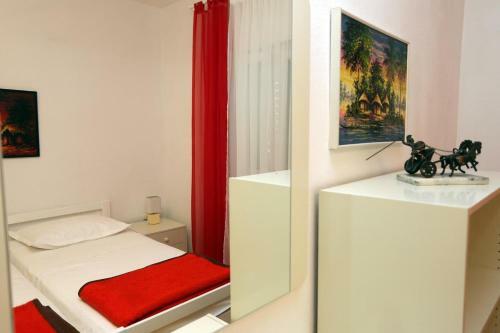 Apartments With A Parking Space Supetar (brac) - 5385