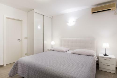 Hostal Apartments Zanic On The Beach