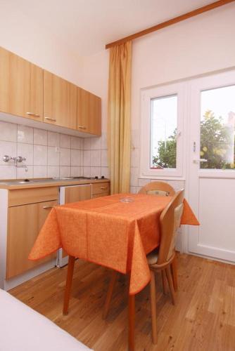 Apartment Orebic 10256b